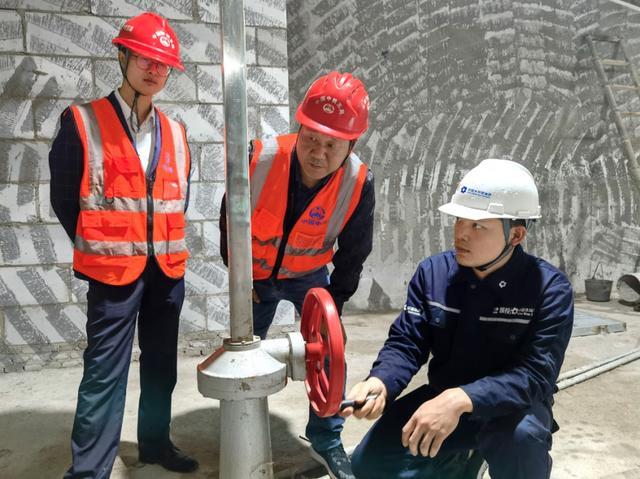12月26日,由中铁五局集团总承包施工的海口市长堤路水质净化厂顺利通